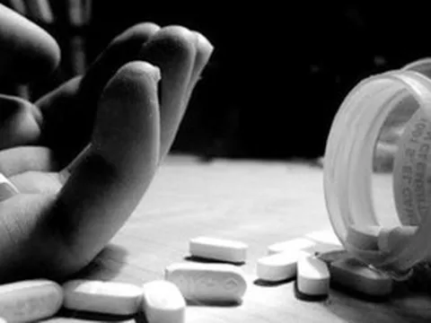 Kịp thời cứu 1 thiếu niên uống thuốc ngủ để tự tử ở Hà Nội