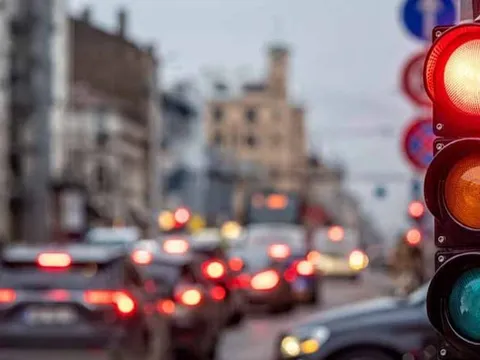 Đề xuất tăng mức phạt vượt đèn đỏ, đèn vàng từ năm 2025
