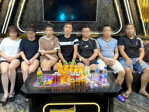 Bắt nhóm đối tượng sử dụng trái phép chất ma túy trong quán karaoke