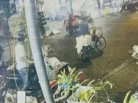 Điều tra vụ đối tượng lạ mặt đi SH, ép xe, đâm người đi đường