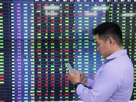 Tiếp tay thổi giá cổ phiếu, 23 cá nhân bị cấm giao dịch chứng khoán trong 2 năm