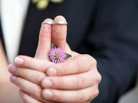 Hết tình yêu thì hôn nhân còn gì?