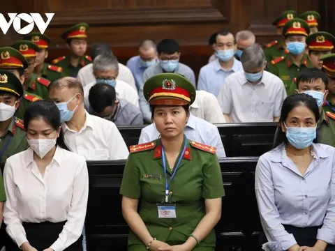 Cựu Bí thư tỉnh ủy Bến Tre và cựu Thứ trưởng Bộ Công Thương hầu tòa vụ Xuyên Việt Oil