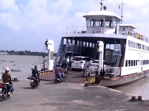 Những đối tượng được miễn thu tiền dịch vụ sử dụng phà từ ngày 1/1/2025