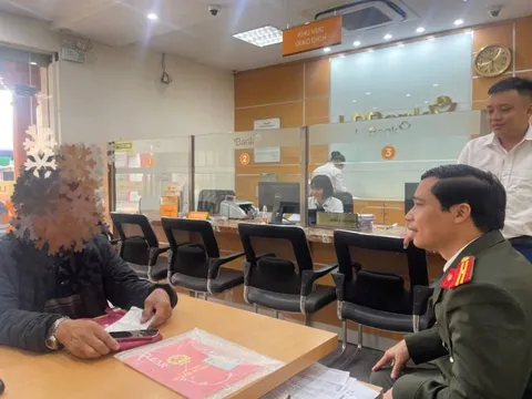 Người đàn ông đến ngân hàng vay 5 tỷ đồng để chuyển cho đối tượng lừa đảo