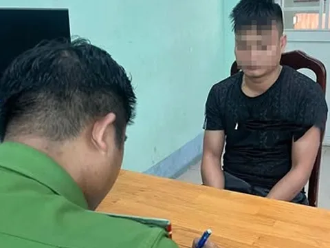 Tạm giữ đối tượng đập phá ô tô sau va chạm giao thông ở Bình Dương