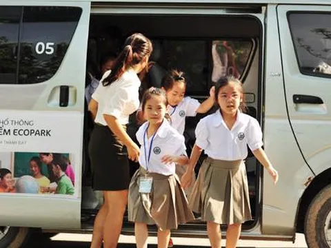 Từ 1/1/2025, xe ô tô đưa đón học sinh phải sơn màu vàng đậm