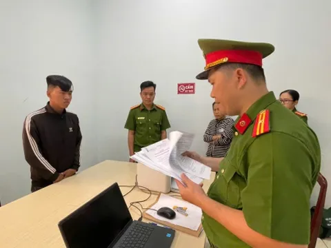 Khởi tố đối tượng giao cấu với bé gái 12 tuổi quen qua mạng