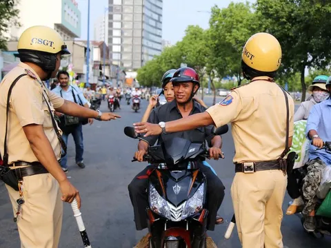 Cục Đường bộ Việt Nam trả lời về cấp, đổi GPLX tích hợp khi bị tước quyền sử dụng