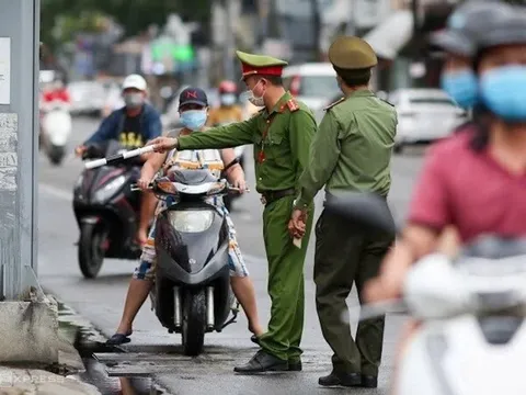 Từ 2025, công an xã được dừng xe xử lý vi phạm giao thông trong trường hợp nào?