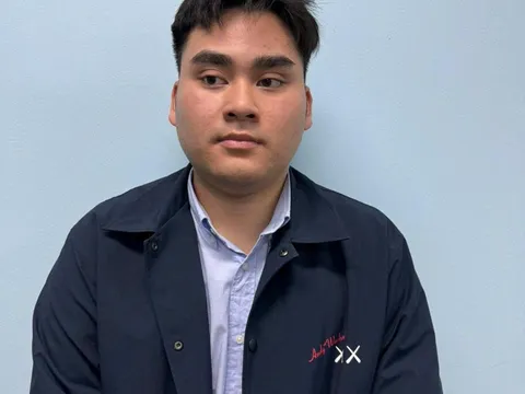 Tạm giữ nhân viên trộm cắp tài sản tại cửa hàng quần áo ở Hà Nội