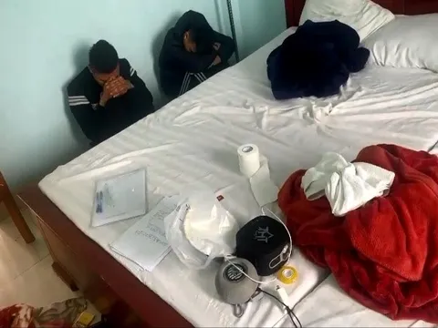 Bắt nhóm đối tượng tổ chức 'bay lắc' trong nhà nghỉ ở Hà Nội