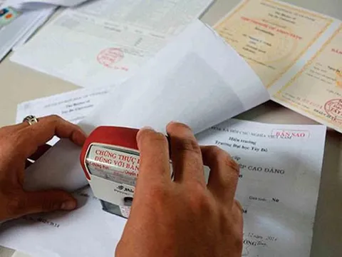 UBND cấp xã có thẩm quyền chứng thực các văn bản do nước ngoài cấp