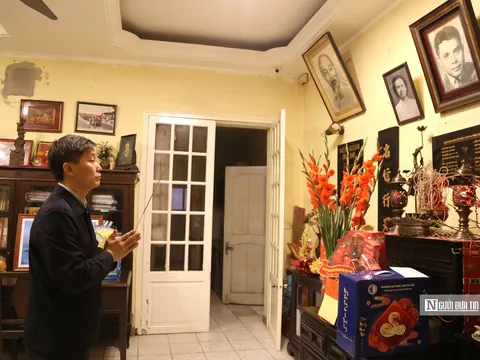 Chủ tịch Hội Luật gia Việt Nam thắp hương tưởng niệm các nguyên Chủ tịch Hội