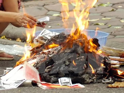 Đảm bảo an toàn PCCC khi thắp hương, đốt vàng mã dịp Tết Nguyên đán 2025