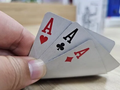 Đánh bài giải trí trong ngày Tết thế nào để không phạm luật?