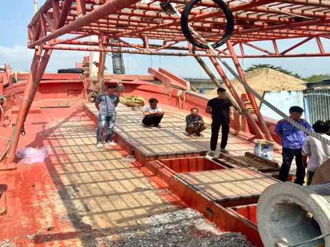 Khởi tố nhóm đối tượng sát hại ngư phủ rồi phi tang xác xuống biển