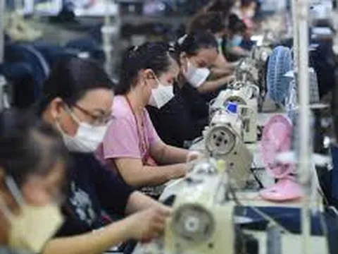 Ép người lao động trực Tết có thể bị phạt tiền đến 50 triệu đồng