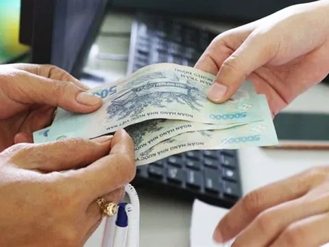 Điều kiện để người lao động được tạm ứng lương trước nghỉ Tết Âm lịch 2025