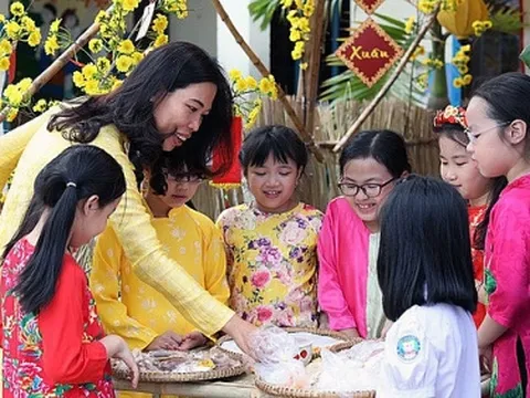 Những lời chúc Tết Ất Tỵ 2025 ý nghĩa dành cho thầy cô giáo