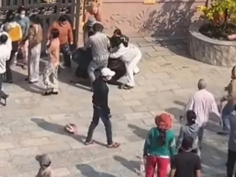 Điều tra vụ 50 người xô đẩy, dàn cảnh cướp giật trước cổng chùa ở An Giang