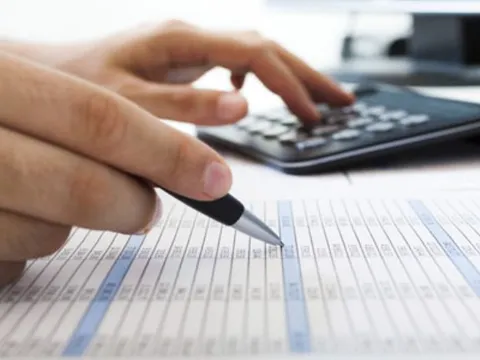 Bố mẹ bao nhiêu tuổi thì con được giảm trừ gia cảnh?