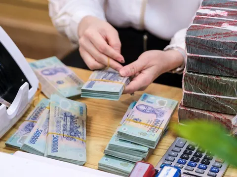 Thủ tướng yêu cầu thanh tra ngay các ngân hàng thương mại tăng lãi suất huy động