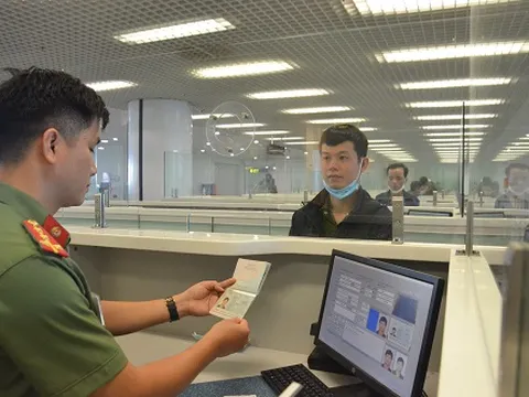 Người phẫu thuật thẩm mỹ cần làm lại căn cước, hộ chiếu