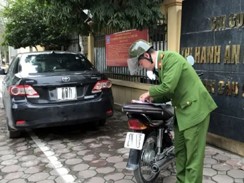 Mức phạt cao nhất lỗi đậu xe trên vỉa hè?