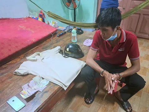 Bắt đối tượng cướp giật tài sản của người tàn tật bán vé số