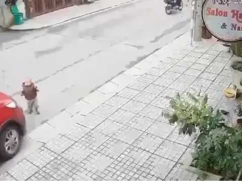 Điều tra vụ bé trai bị ô tô của phụ huynh tông tử vong trước cơ sở trông trẻ