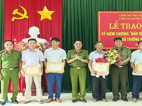 Quy định mới về tiêu chuẩn xét tặng Kỷ niệm chương 'Bảo vệ an ninh Tổ quốc'