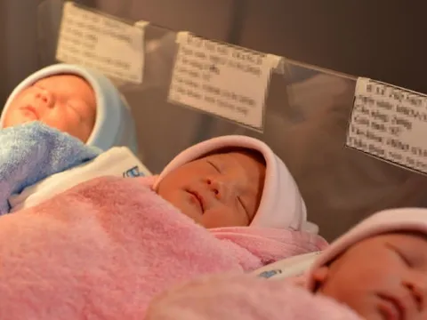 Từ 20/3, Đảng viên sinh con thứ 3 sẽ không bị kỷ luật