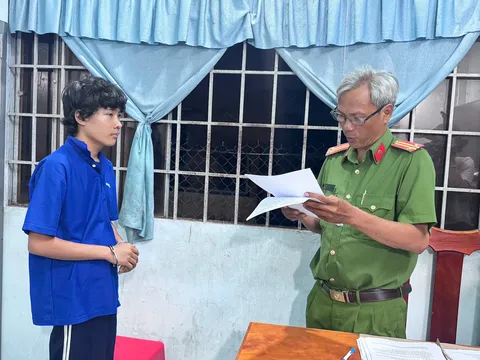 Bắt khẩn cấp thiếu niên 16 tuổi sát hại 2 mẹ con