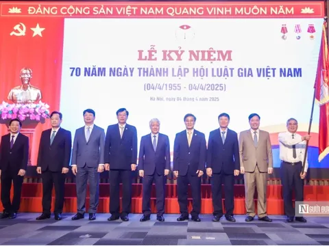 Hội Luật gia Việt Nam đón nhận Huân chương Lao động hạng Nhất