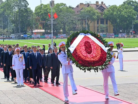 Tổng Bí thư, Chủ tịch nước Trung Quốc Tập Cận Bình vào Lăng viếng Chủ tịch Hồ Chí Minh