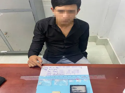 Bắt quả tang đối tượng tàng trữ trái phép chất ma túy