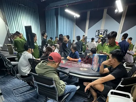 Triệt xóa tụ điểm đánh bạc hoạt động núp bóng câu lạc bộ Poker, tạm giữ 48 đối tượng