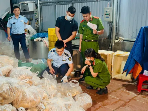 Hà Nội: Phát hiện hơn 10 tấn nội tạng bò 'bẩn' chuẩn bị tuồn ra thị trường