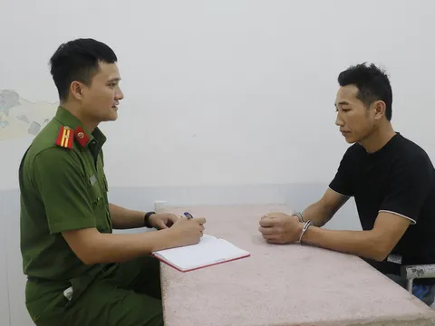 Tạm giữ người đàn ông gây rối trật tự công cộng tại trường học ở Nghệ An