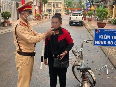 Uống rượu bia dịp nghỉ lễ rồi đạp xe về nhà, có bị phạt không?