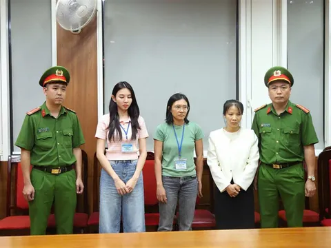 Khởi tố hoa hậu Nguyễn Thúc Thùy Tiên và 4 người khác liên quan vụ kẹo rau củ Kera