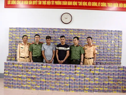 Nghệ An: Bắt giữ 2 đối tượng buôn bán pháo nổ xuyên quốc gia