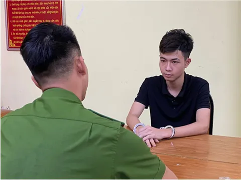 Bắt khẩn cấp đối tượng đánh du khách nước ngoài trên phố Bùi Viện