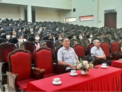 Hội Luật gia tỉnh Nam Định tuyên truyền pháp luật cho 350 sinh viên