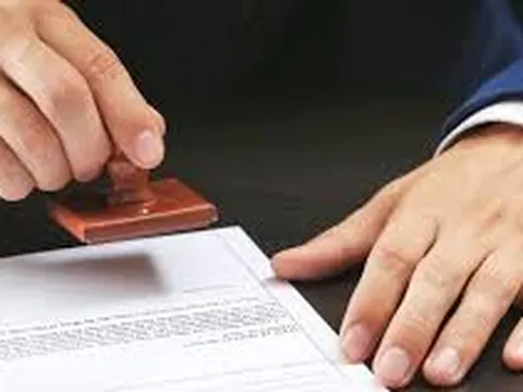 Thủ tục niêm yết việc tiếp nhận công chứng văn bản phân chia di sản từ 1/7/2025