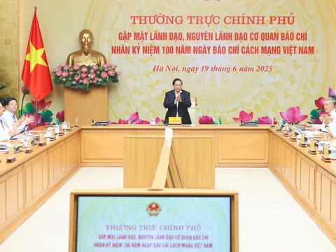 Thủ tướng chủ trì cuộc gặp mặt Thường trực Chính phủ với lãnh đạo, nguyên lãnh đạo các cơ quan báo chí