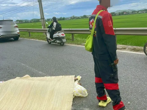 Điều tra vụ đâm bạn gái trọng thương rồi lao vào ô tô tải tự vẫn