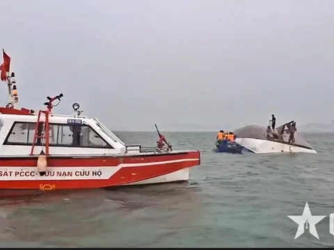 Thủ tướng yêu cầu khẩn trương tìm kiếm cứu nạn, khắc phục hậu quả vụ lật tàu tại Quảng Ninh