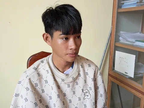 Tạm giữ hình sự đối tượng vờ vào tiệm mua vàng để cướp